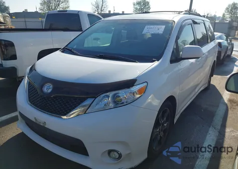 2012 Toyota Sienna Se 8 Passenger z USA, uszkodzony, nr VIN 5TDXK3DC4CS217230
